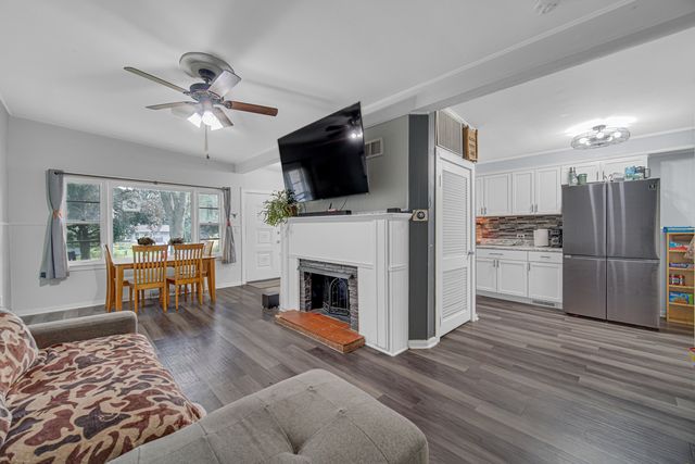 909 Pershing Drive, Wauconda, IL 60084