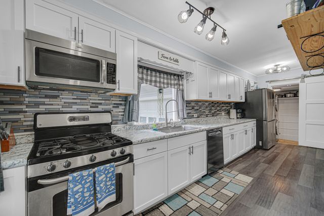 909 Pershing Drive, Wauconda, IL 60084