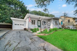 909 Pershing Drive, Wauconda, IL 60084