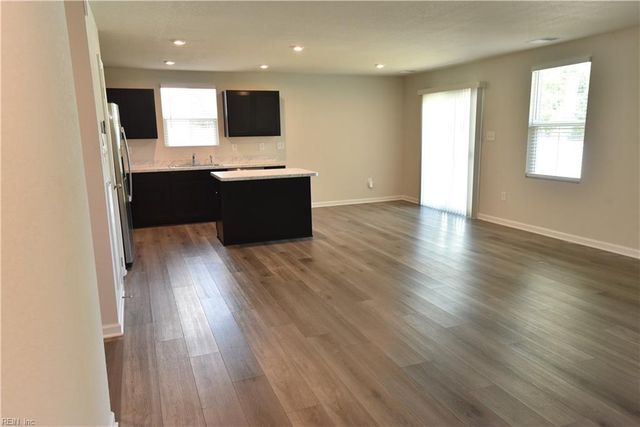 128 Bearing WAY, Portsmouth, VA 23702