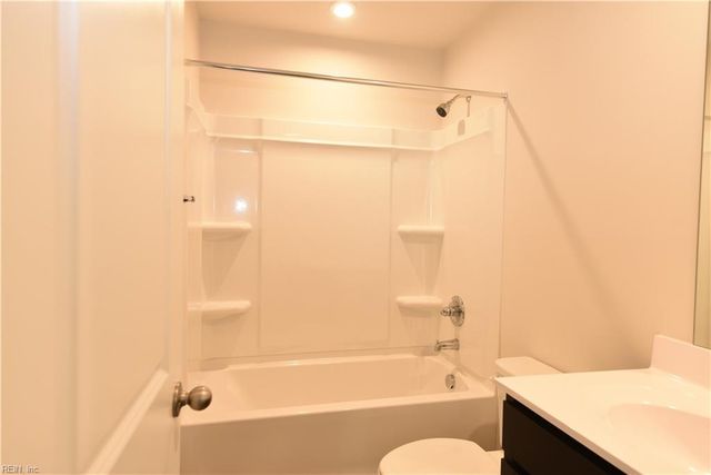 128 Bearing WAY, Portsmouth, VA 23702