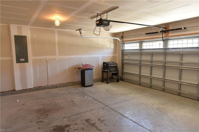 128 Bearing WAY, Portsmouth, VA 23702