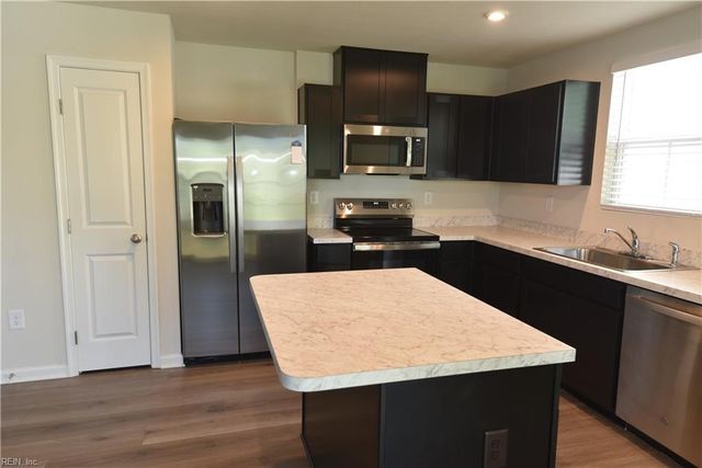 128 Bearing WAY, Portsmouth, VA 23702
