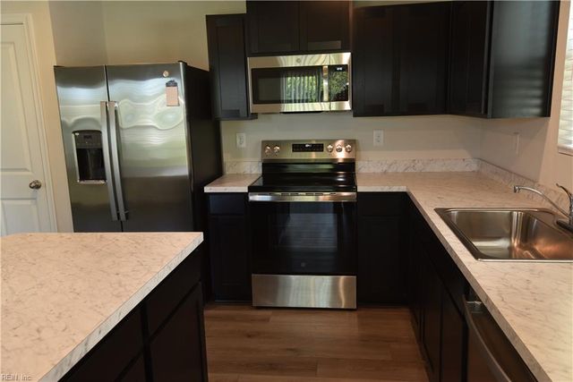 128 Bearing WAY, Portsmouth, VA 23702