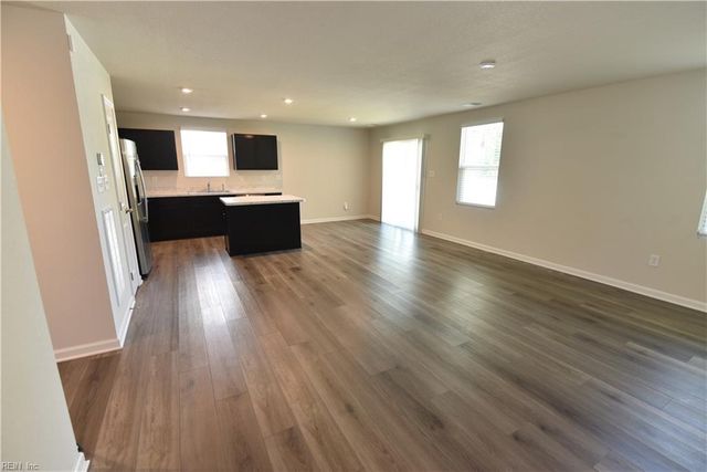 128 Bearing WAY, Portsmouth, VA 23702