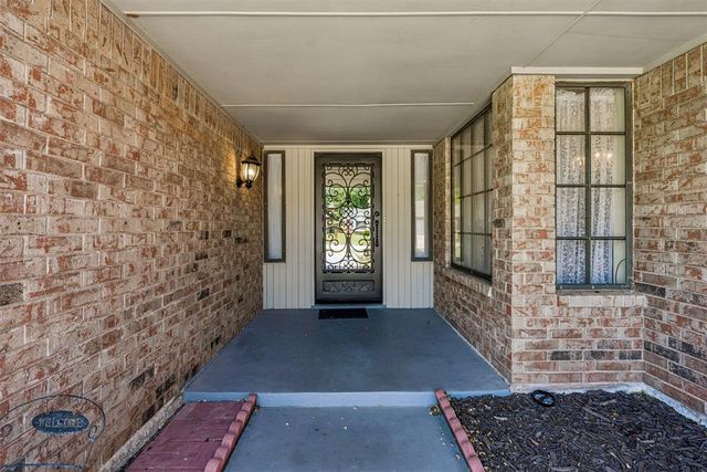 2905 Woodcreek Road, Oklahoma City, OK 73110