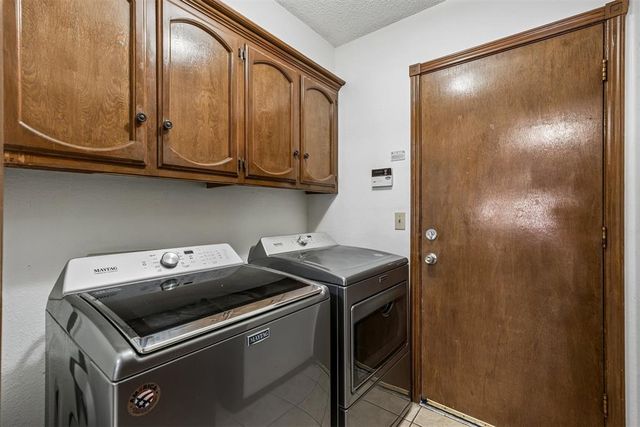 2905 Woodcreek Road, Oklahoma City, OK 73110