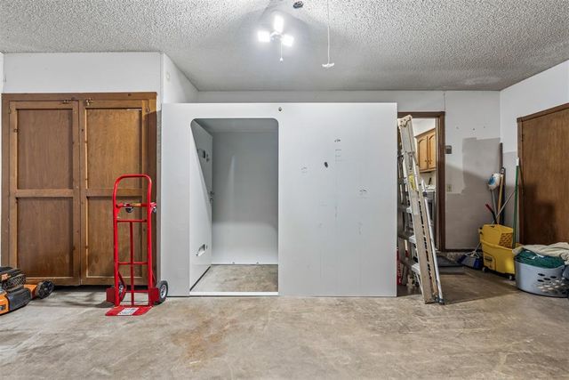 2905 Woodcreek Road, Oklahoma City, OK 73110