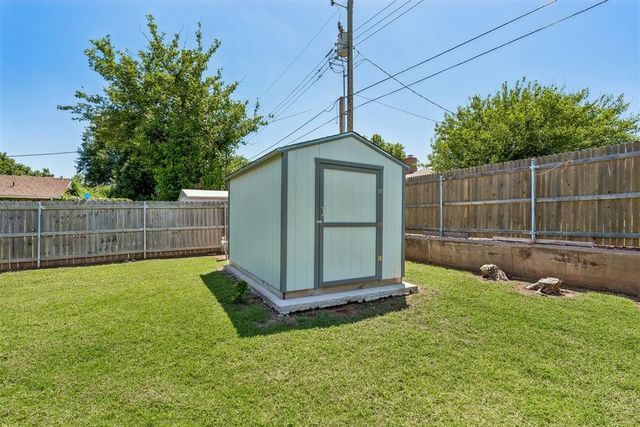 2905 Woodcreek Road, Oklahoma City, OK 73110