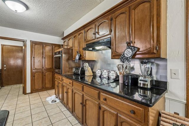2905 Woodcreek Road, Oklahoma City, OK 73110