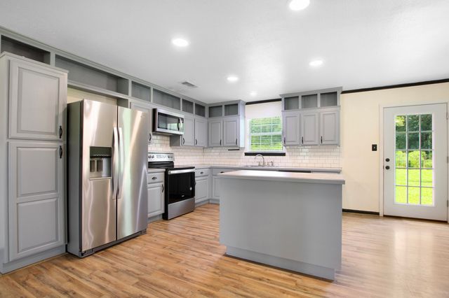 1303 Jeane Chapel Rd, Leesville, LA 71446