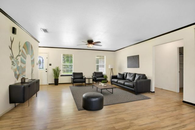 1303 Jeane Chapel Rd, Leesville, LA 71446