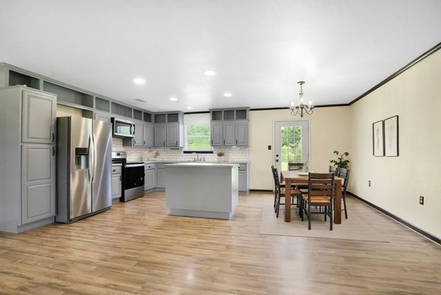 1303 Jeane Chapel Rd, Leesville, LA 71446