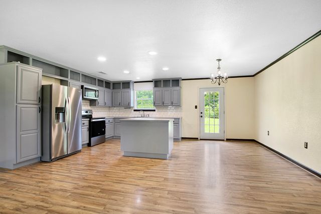 1303 Jeane Chapel Rd, Leesville, LA 71446