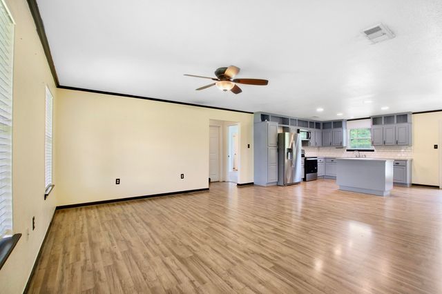 1303 Jeane Chapel Rd, Leesville, LA 71446