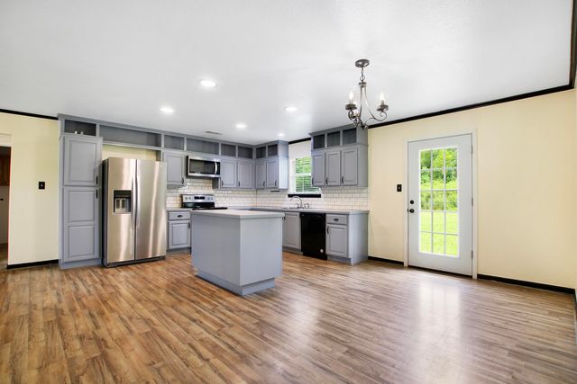 1303 Jeane Chapel Rd, Leesville, LA 71446