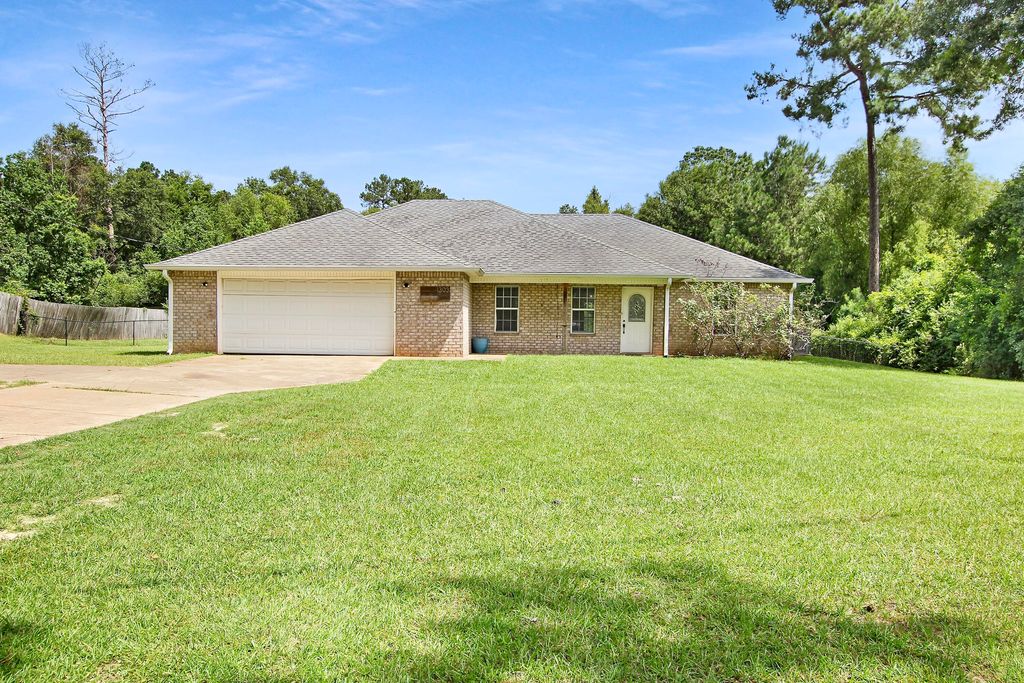 1303 Jeane Chapel Rd, Leesville, LA 71446