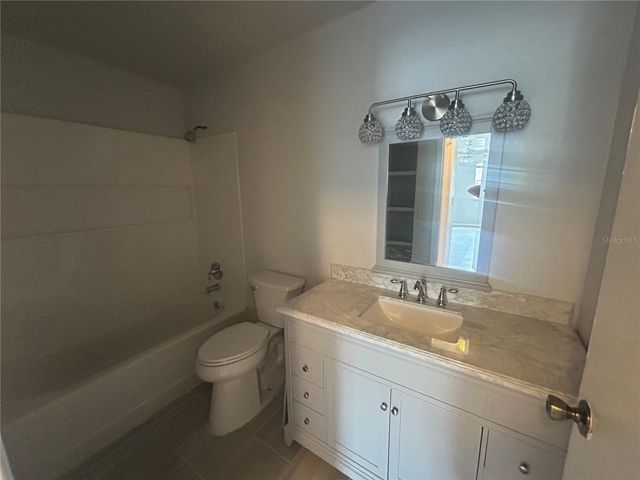 6519 W NEWBERRY ROAD 811, Gainesville, FL 32605