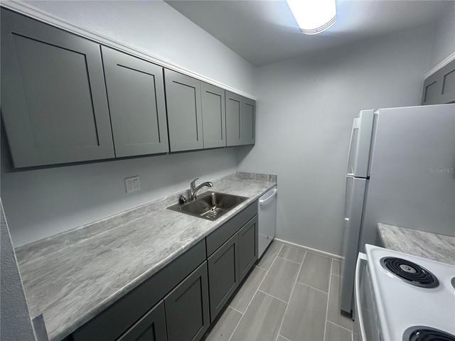 6519 W NEWBERRY ROAD 811, Gainesville, FL 32605