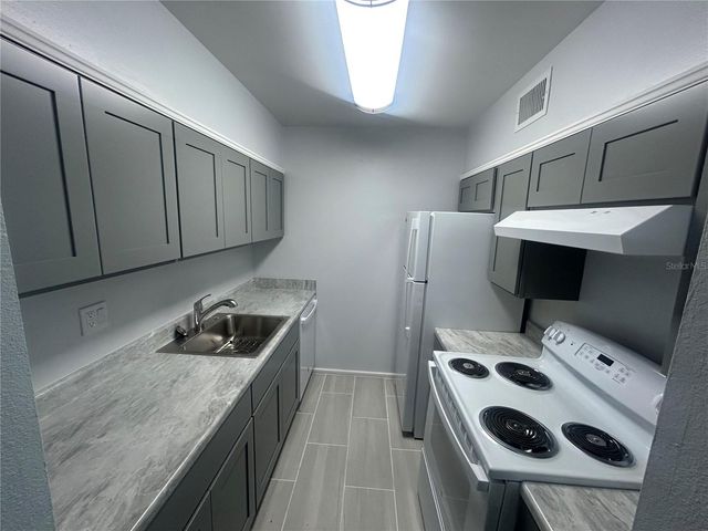6519 W NEWBERRY ROAD 811, Gainesville, FL 32605