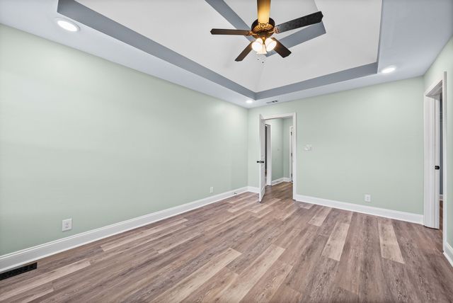 206 Azalea Dr, Oak Grove, KY 42262