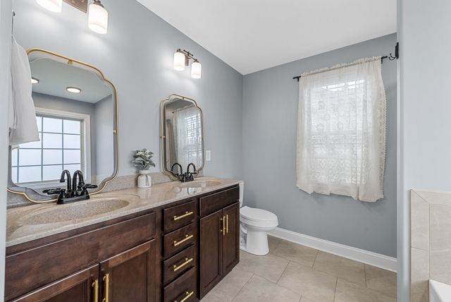 206 Azalea Dr, Oak Grove, KY 42262