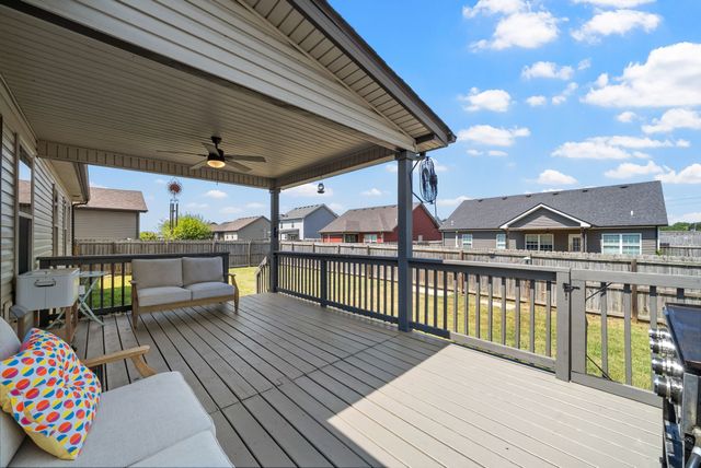 206 Azalea Dr, Oak Grove, KY 42262