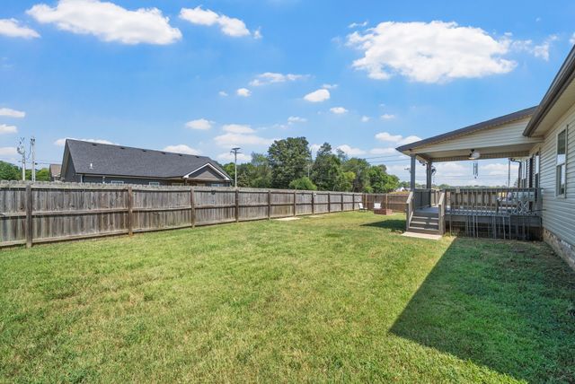 206 Azalea Dr, Oak Grove, KY 42262