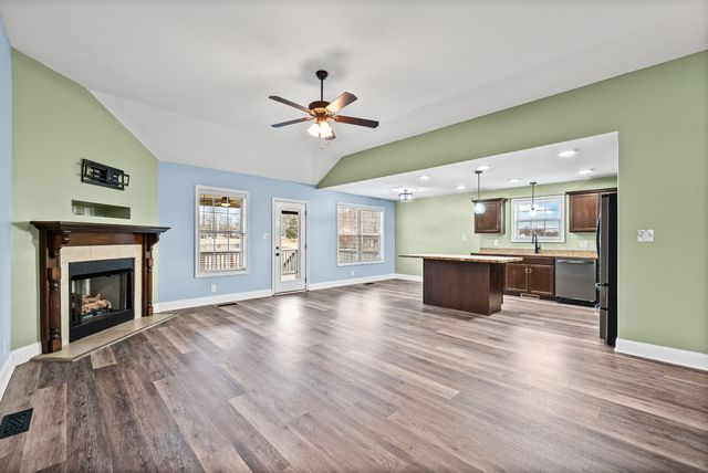 206 Azalea Dr, Oak Grove, KY 42262