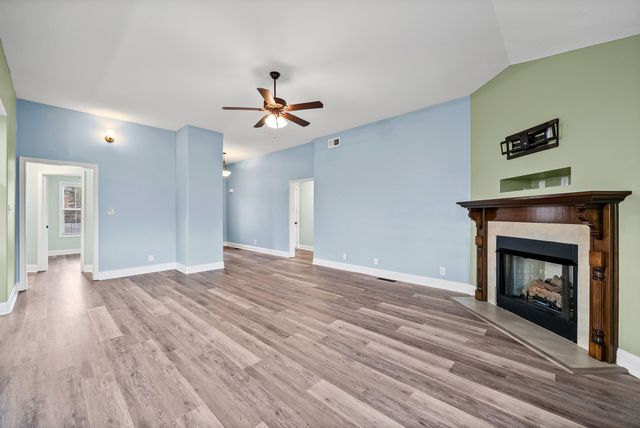 206 Azalea Dr, Oak Grove, KY 42262