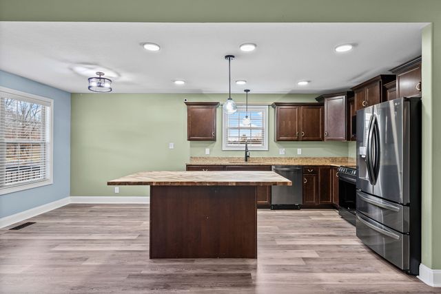 206 Azalea Dr, Oak Grove, KY 42262