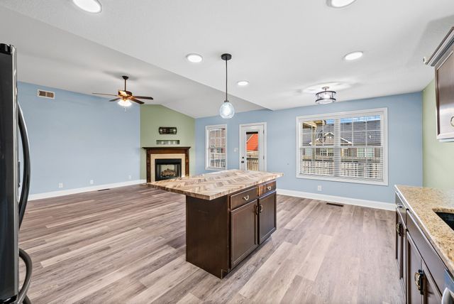 206 Azalea Dr, Oak Grove, KY 42262