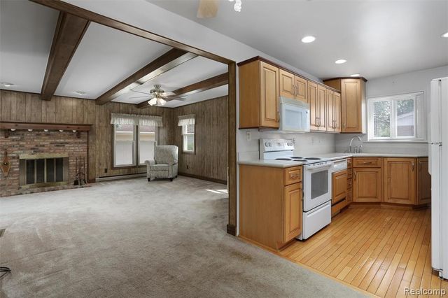 32136 Lyndon Street, Livonia, MI 48154