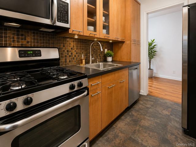 213-06 75th Avenue 2-O, Oakland Gardens, NY 11364