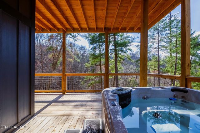 3265 Emerald Springs Loop, Sevierville, TN 37862