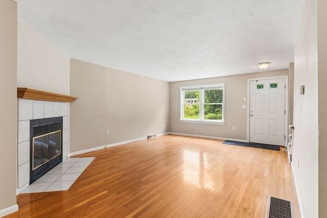 145 South St 6, Walpole, MA 02081