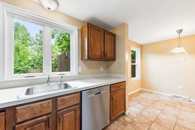 145 South St 6, Walpole, MA 02081