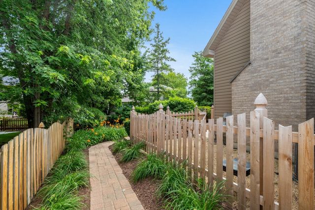2660 Hoddam Road, Naperville, IL 60564