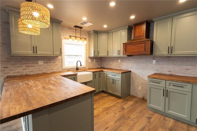 901 E 4th Street, Altamont, KS 67330