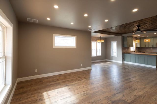 901 E 4th Street, Altamont, KS 67330