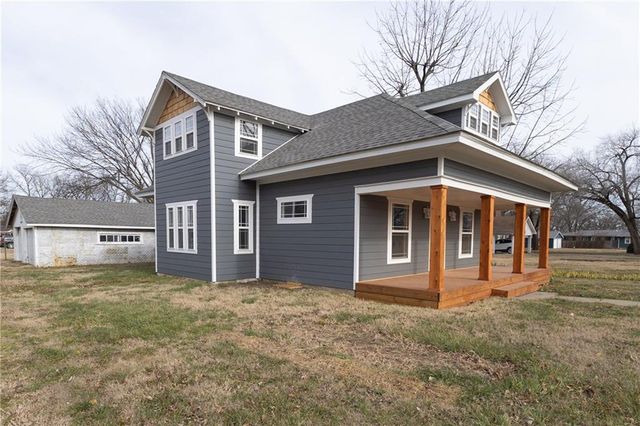 901 E 4th Street, Altamont, KS 67330