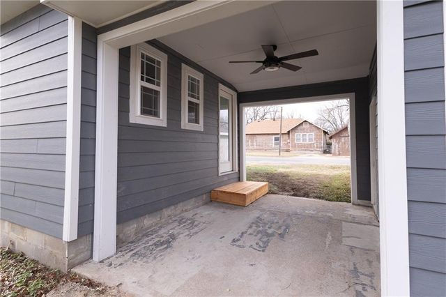 901 E 4th Street, Altamont, KS 67330