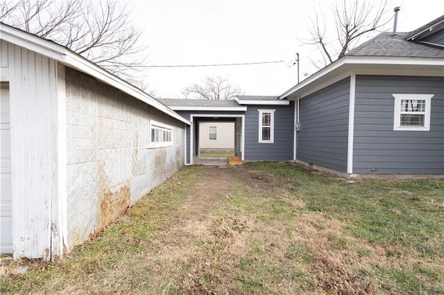 901 E 4th Street, Altamont, KS 67330