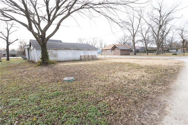 901 E 4th Street, Altamont, KS 67330