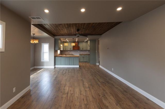 901 E 4th Street, Altamont, KS 67330