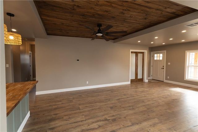 901 E 4th Street, Altamont, KS 67330