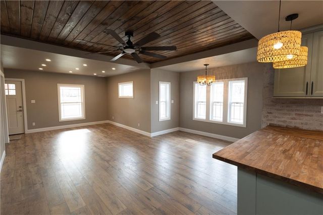 901 E 4th Street, Altamont, KS 67330