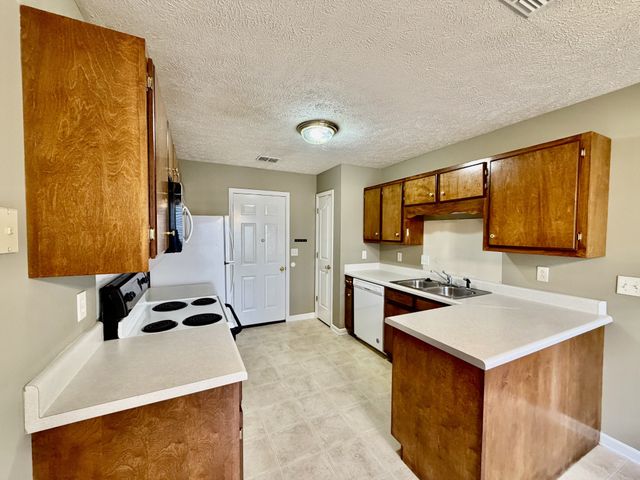 2724 Roscommon Drive, Murfreesboro, TN 37128