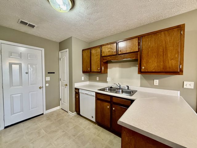 2724 Roscommon Drive, Murfreesboro, TN 37128