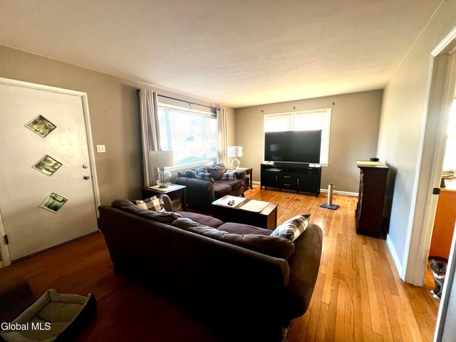 20 Peter Lane, Amsterdam, NY 12010